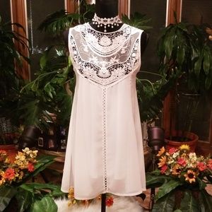 Ealey Fushi Embroidered Dress/Tunic Top Size:L